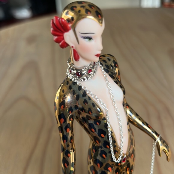 Erte’ Leopard Sculpture Franklin Mint Servenarts. Swarovski Crystals 9 1/2” Tall - Picture 6 of 12
